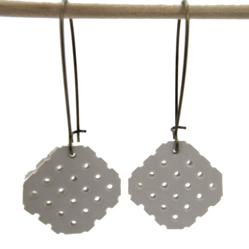 Boucles d'oreilles bronze et vinyle perforé blanc