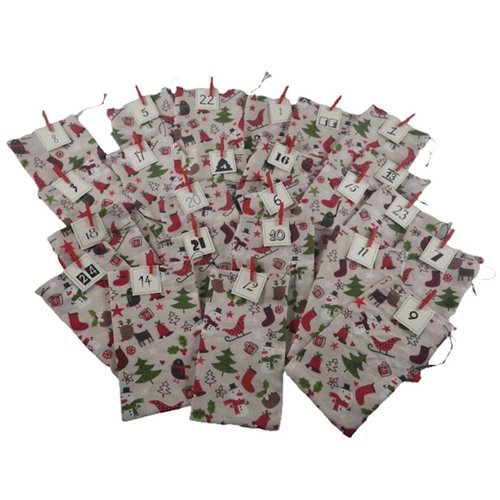 Calendrier de l'avent beige motifs de noël rouges et verts
