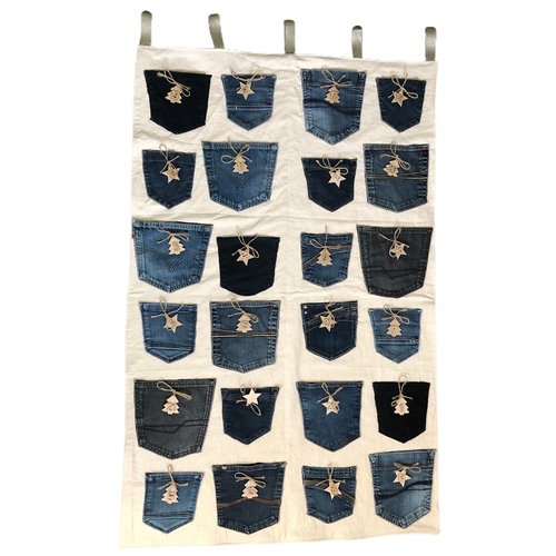 Calendrier crème et poches en jean