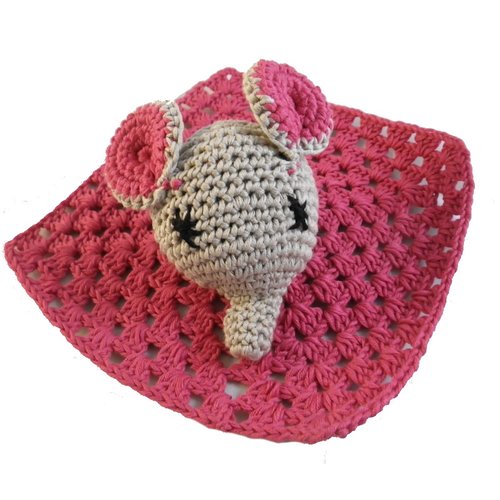 Doudou souris rose et beige au crochet