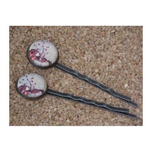 Lot de 2 barrettes en métal couleur bronze et cabochon petite fille rouge