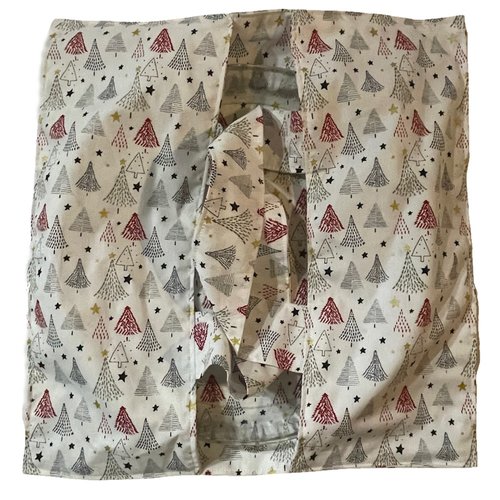 Sac à tarte blanc motif sapins noirs et rouges