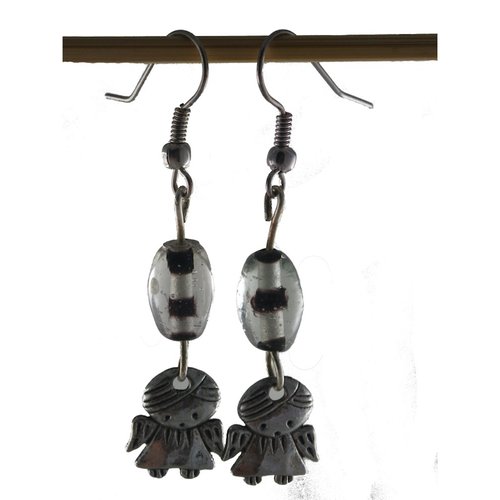 Boucles d'oreilles noires et blanches avec ange fille