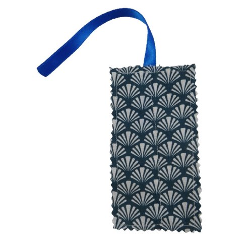 Marque page bleu et éventails blancs