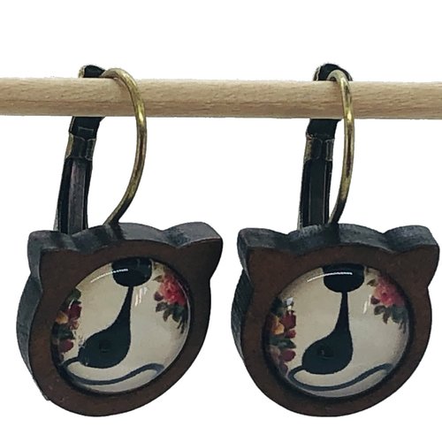 Boucles d'oreilles chat fond rose pâle