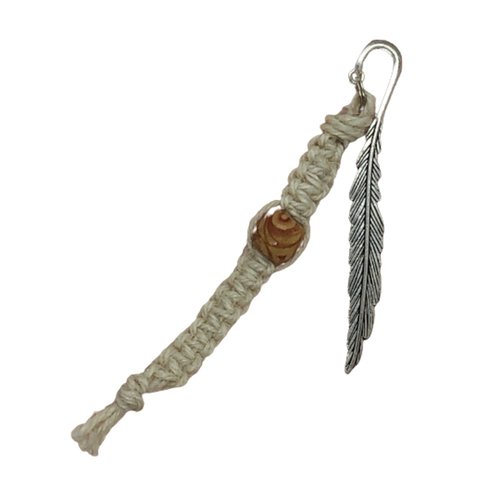 Marque page argenté plume, perle et macramé écru