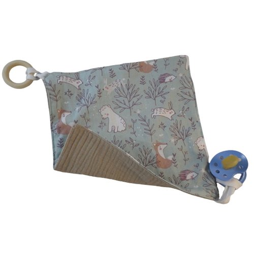 Doudou carré vert et petits animaux et anneau de dentition