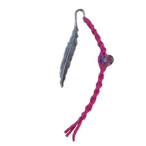 Marque page argenté plume, perle et macramé rose