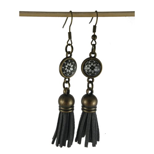 Boucles d'oreilles rosace et pompon simili cuir gris