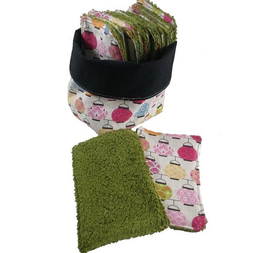 Lot de 16 lingettes démaquillantes vertes et lampions multicolores dans leur corbeille