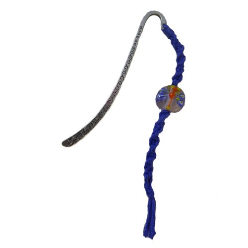 Marque page argenté, perle et macramé bleu marine