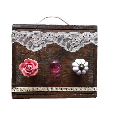 Support / porte manteau bois marron et dentelle