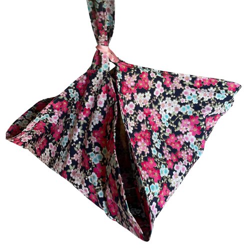 Sac à tarte marine et fleurs de cerisier bleues et roses