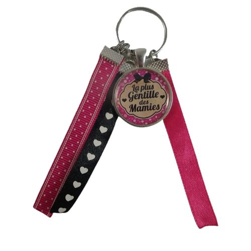 Porte clés noir et rose "la plus gentille des mamies"