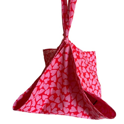 Sac à tartes rouge et cœurs roses