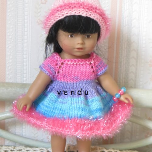 Robe et bonnet pour poupée 20 cms mini corolline 
