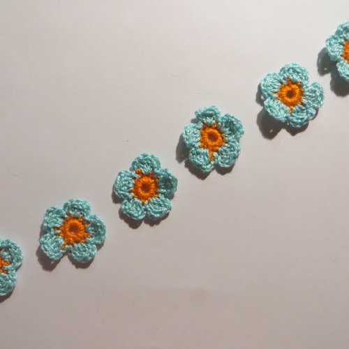 Lot de 6 fleurs bleu/orange réalisées au crochet
