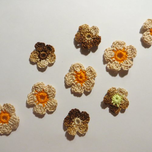 Lot de 9 fleurs   réalisées au crochet