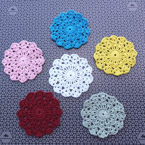 Lot de 6 petits napperons