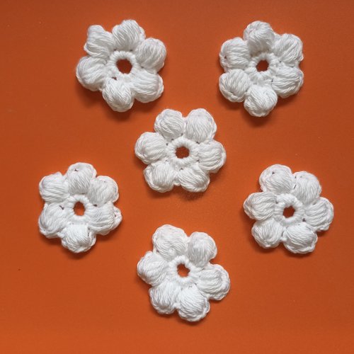 Lot de 6 fleurs crochetées