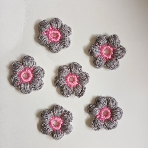 Lot de 6 fleurs crochetées