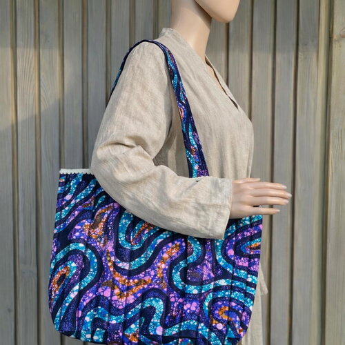 Sac cabas en tissu wax – tote bag coloré fait main – motif ondulé violet &amp; turquoise à pompons