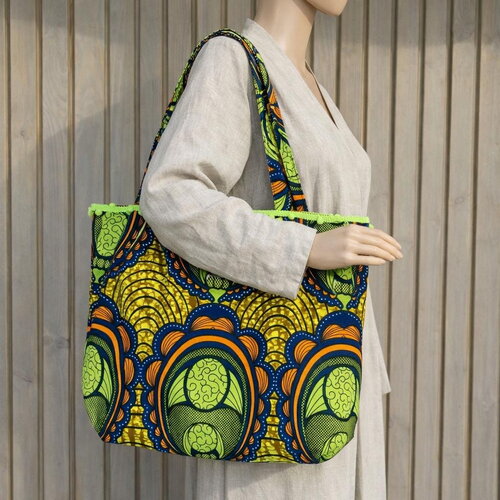 Sac cabas en tissu wax africain fait main en coton- motifs graphiques pompons vert fluo