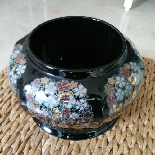 Pot en faïence noir décor fleurs style chine, vintage.