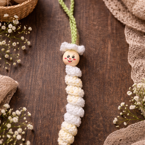 Porte clé chenille porte bonheur au crochet