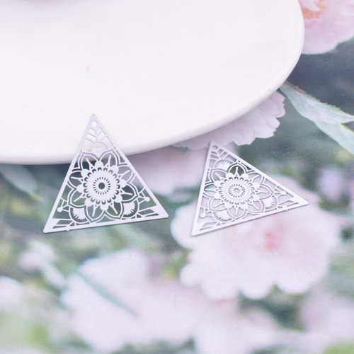 2 estampes triangle mandala - coloris blanc - 27 x 25 mm - en laiton