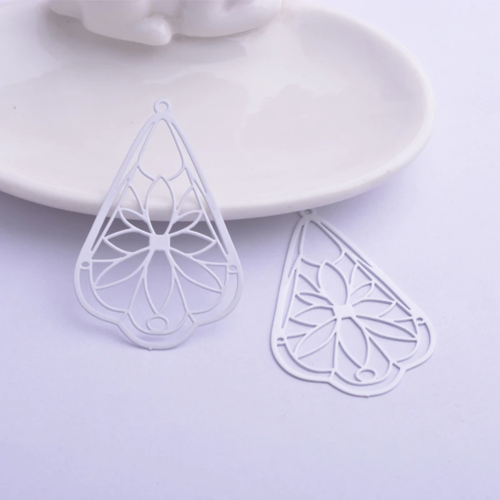 2 estampes gouttes filigranes - 50 x 32 mm - laiton peint - coloris blanc