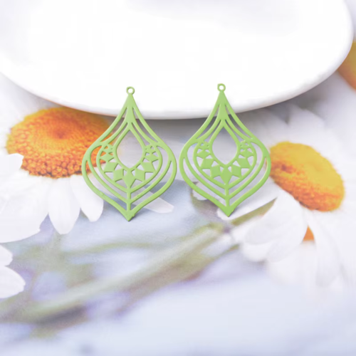 2 estampes gouttes - 37 x 25 mm  - laiton - coloris vert