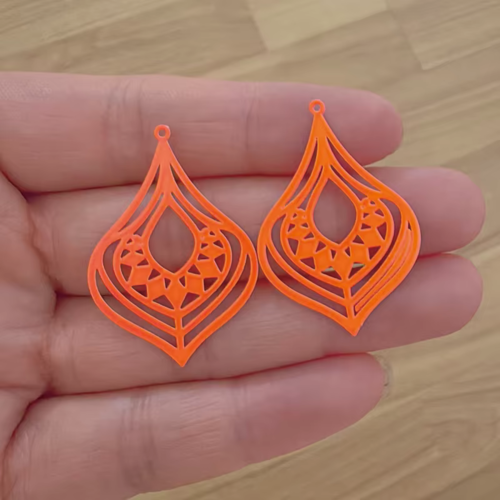 2 estampes gouttes - 37 x 25 mm  - laiton - coloris orange flashy