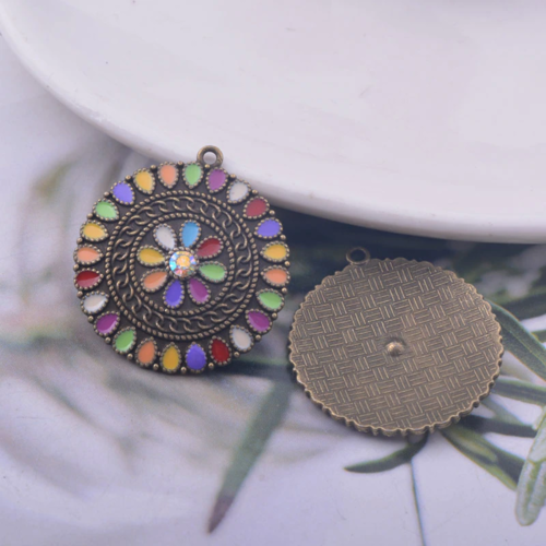 2 pendentifs bronze et émail - 30 x 28 mm - alliage de zinc