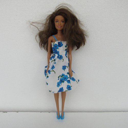 Vêtements Barbie Fashionistas Lot robes chaussures sac accessoires -152
