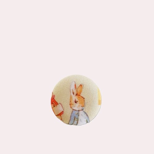 Gros bouton en tissu peter rabbit