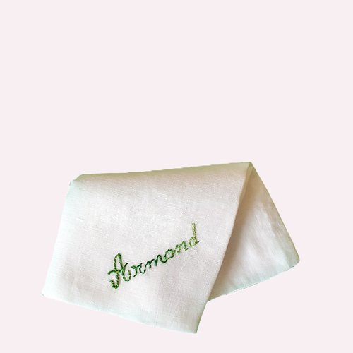 Serviette de table en lin blanc brodée prénom armand