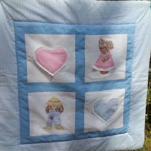 Couverture Bebe Molletonnee Avec Des Appliques Style Sunbonnet Un Grand Marche