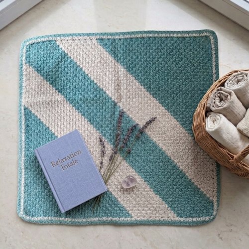 Couverture au crochet (81x87 cm) | vert & beige - rayures diagonales