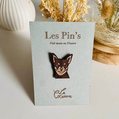 Pins en bois chien chihuahua / pin’s / badge bois fait main