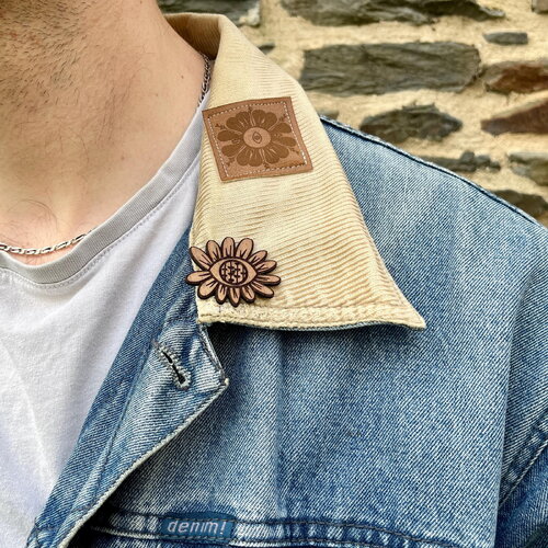 Pin's en bois œil fleur / pin’s / badge bois fait main