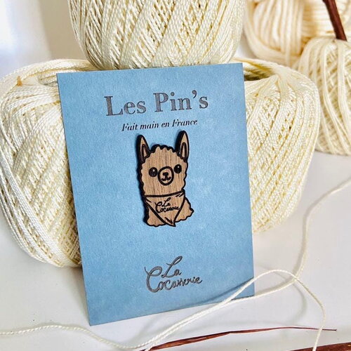 Pin's en bois petit alpaga / pin’s / badge bois fait main