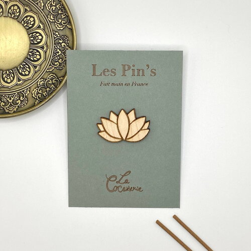 Pin's en bois fleur de lotus / pin’s / badge bois fait main