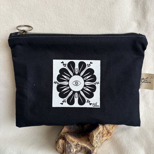Pochette multi-usage “œil floral” – trousse artisanale sérigraphiée – création textile originale