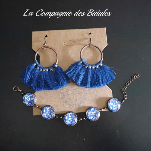 Parure bijoux, bracelet et boucles et d'oreilles pompons, métal de couleur bronze, motif fleuri bleu