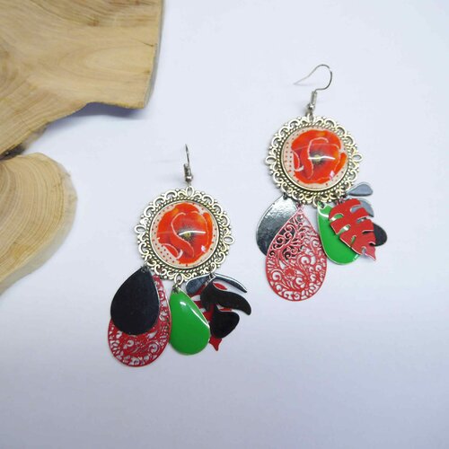 Boucles d'oreilles à motifs coquelicot | breloques noires rouges et vertes, bijoux cabochons verre artisanal, image papier photo unique