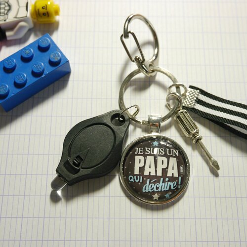 Porte-clés personnalisé papa - idée cadeau homme - porte clé inscription papa qui déchire | cadeau fête des papa, cadeau papa | lampe led