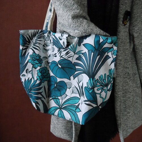 Grand sac cabas fleuri bleu en toile | sac de plage, de course  | tissus feuillage bleu blanc et beige