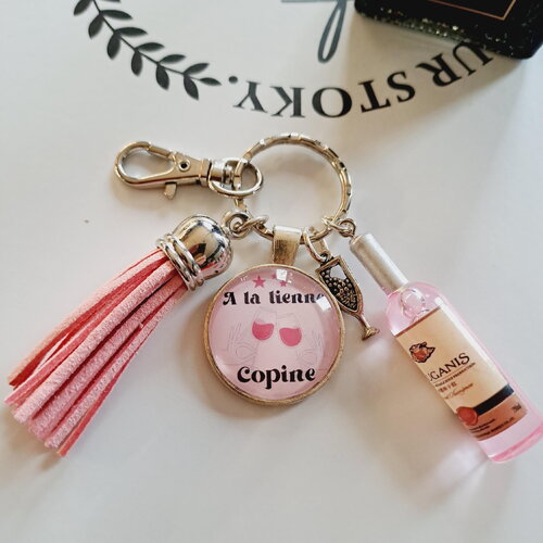 Porte-clés vin rosé avec mini bouteille, pompon rose et médaillon a la tienne copine cadeau femme, bijou de sac original