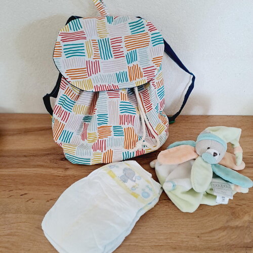 Sac à dos enfant fait main – sac ecole, goûter, doudou – motifs modernes colorés modèle unique